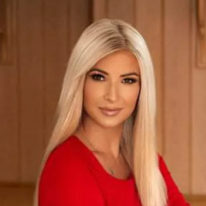 Screenshot 2025-03-05 at 00-30-35 blonde-varlama-r16973303884643-0004.jpg (WEBP Image 900 × 1350 pixels)